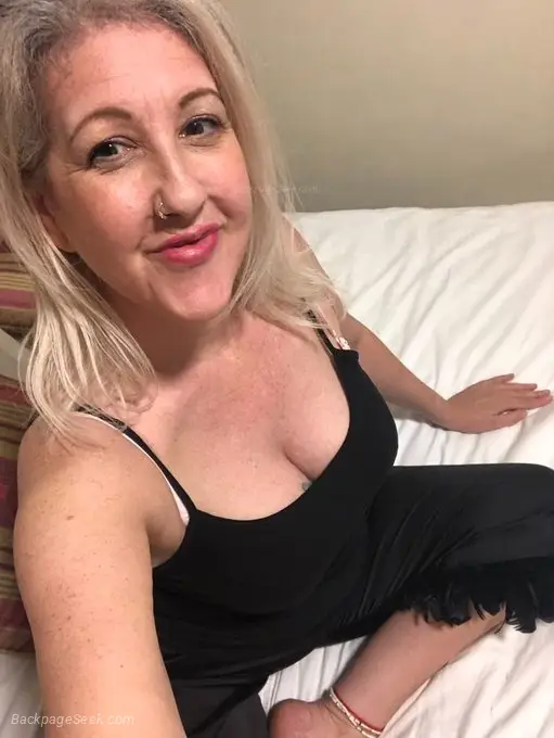 Sexy Hot Mom Enjoy my Service Incall/Outcall And Carfun