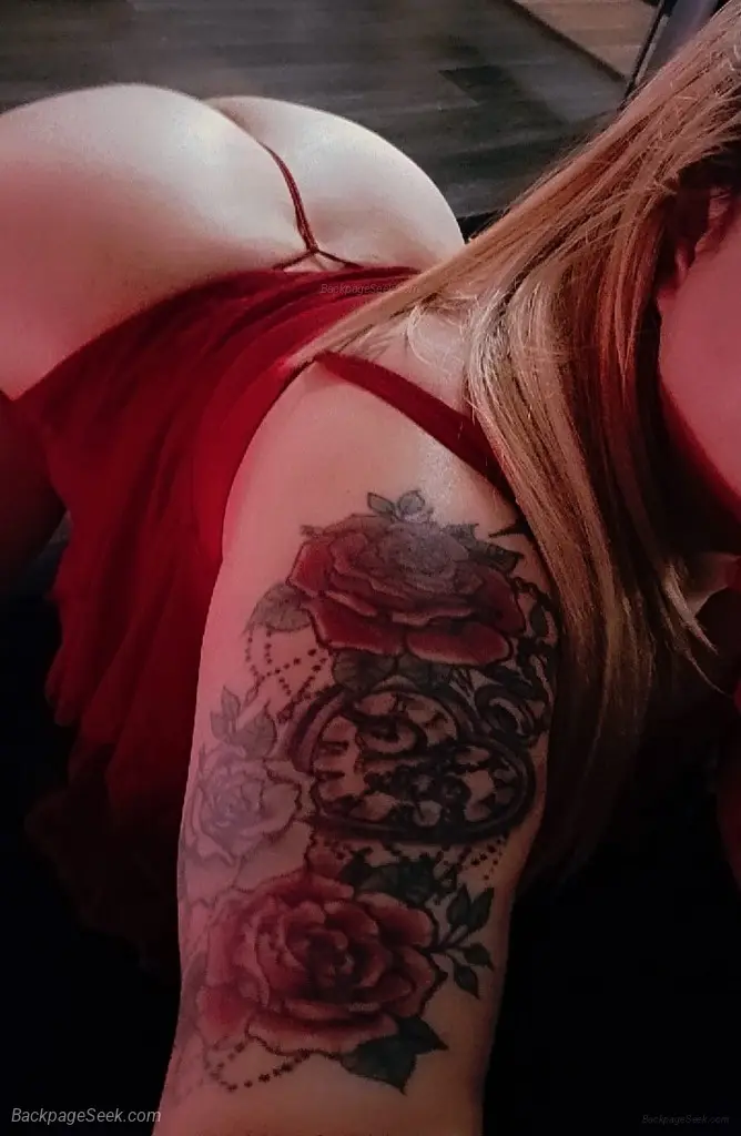 chica amable y complaciente lista para disfrutar contigo de sexo y