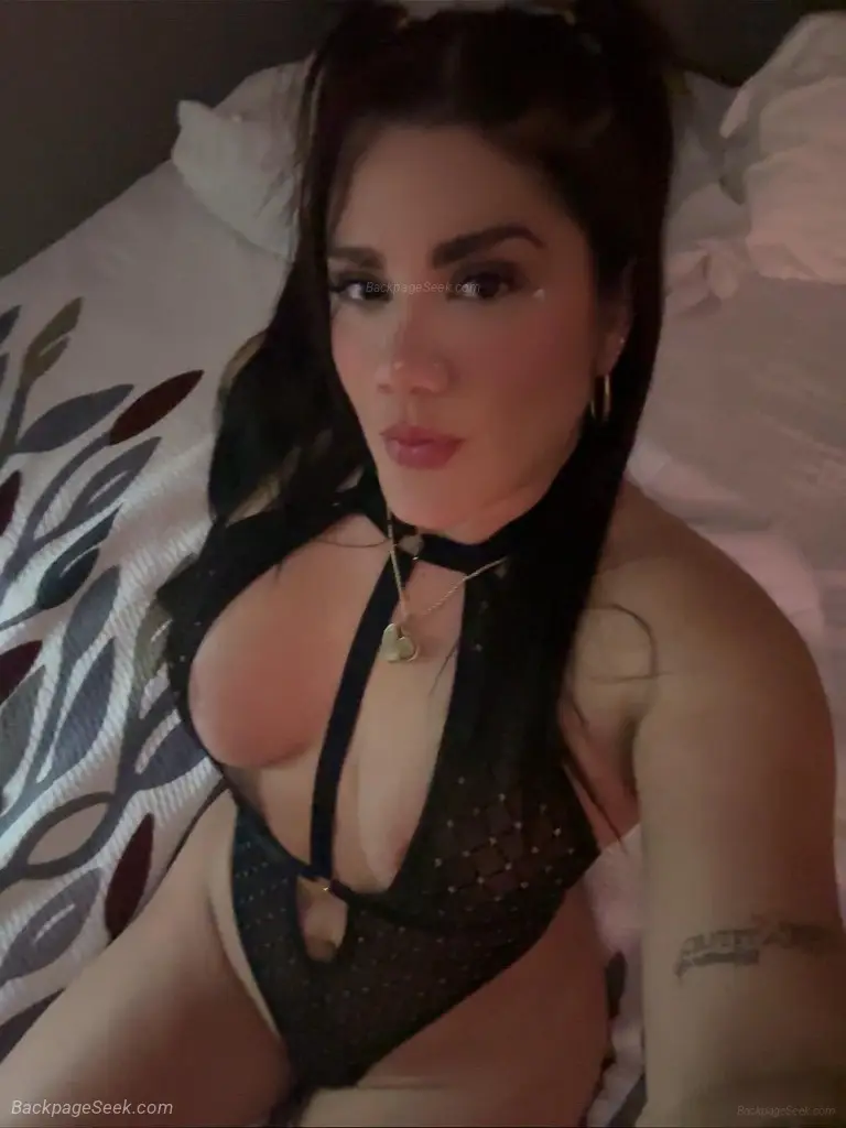 COLOMBIANA CALIENTE COMPLACIENTE NUEVA EN EL AREA