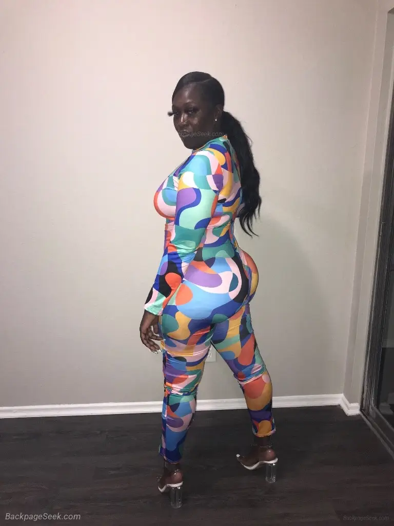 Pretty Sophisticated Hot n Horny