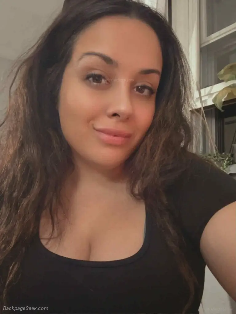 "Thick girl heaven No catfish! I'm available now Incall Outcall,