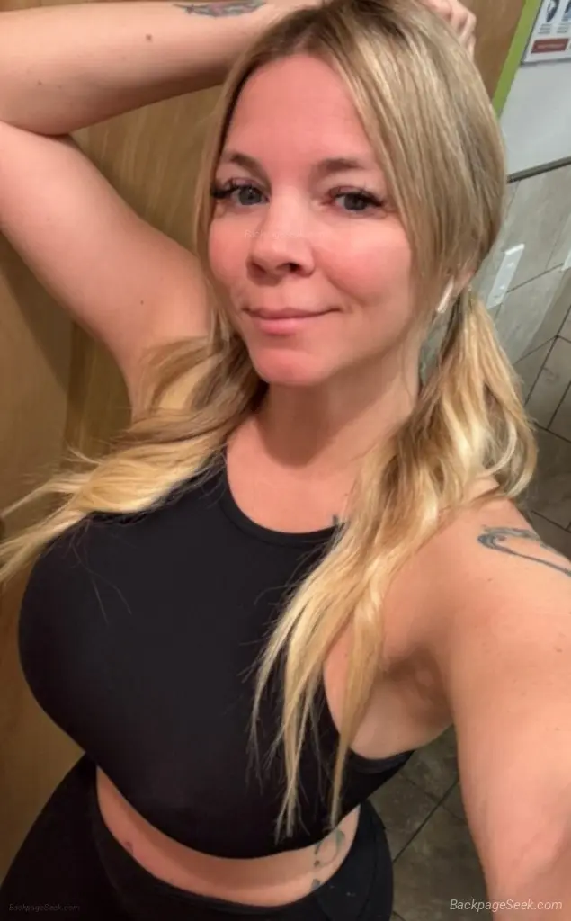Nice well clean Old Milf Queen Juicy Pu**y ready for your enjoyment