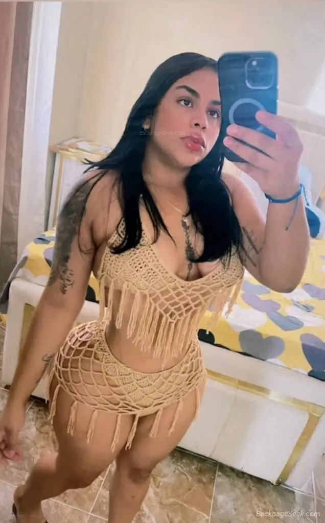 HELLO LOVE I'M A NEW GIRL HERE READY TO MAKE YOU HAPPY