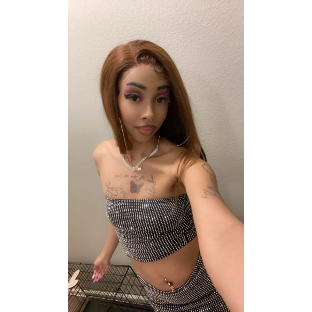 2 Girl Special Weekend ! Come take a trip to Paradise with