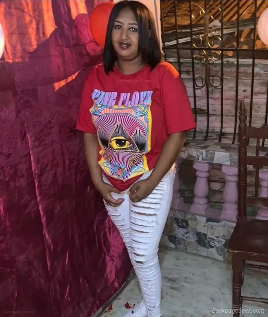Hi I'm a Latina girl with brown skin in Denver – Women Seeking Men photo 3