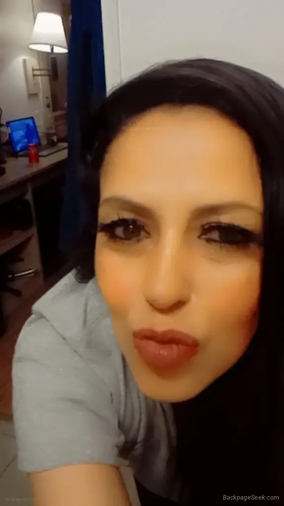 Beautiful Latina waiting to make all your fanta especia desi... in Des Moines – Women Seeking Men photo 4