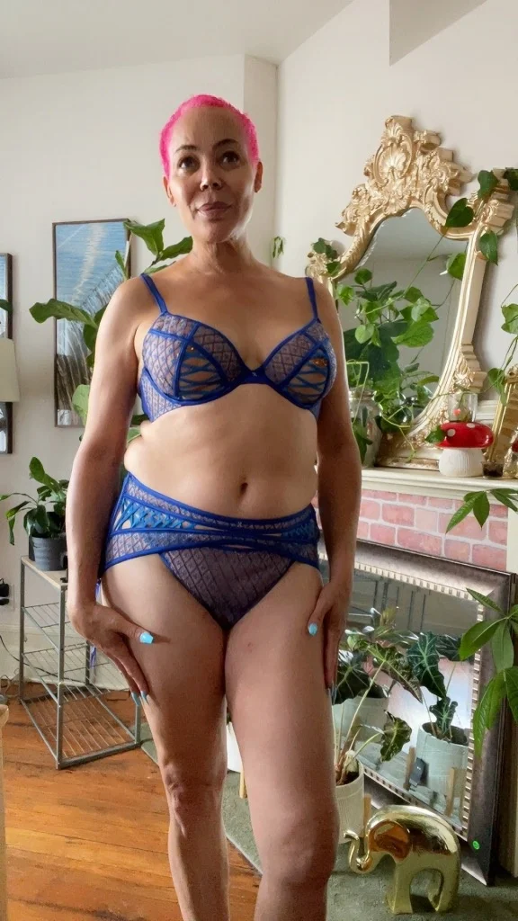 The sweetest strawberry in Detroit – Women Seeking Men photo 2