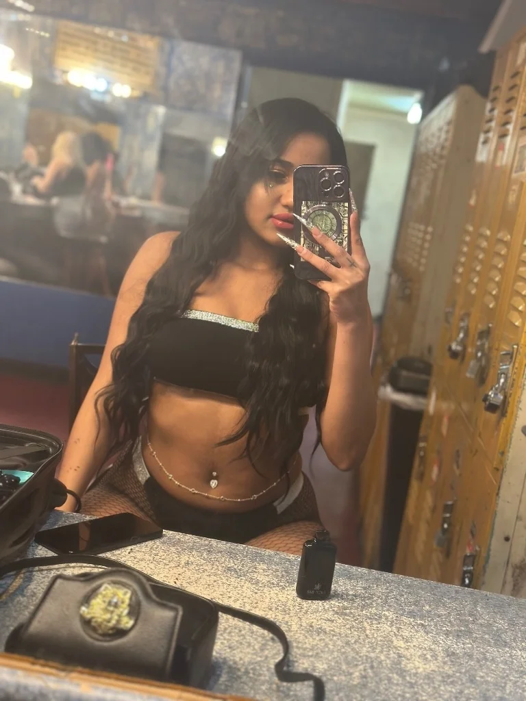 latina pelinegra in Detroit – Women Seeking Men photo 6