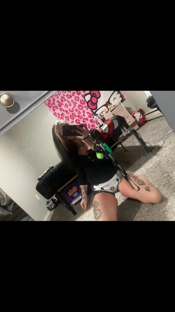 ALLYS N W NDER L ND in Detroit – Women Seeking Men photo 5