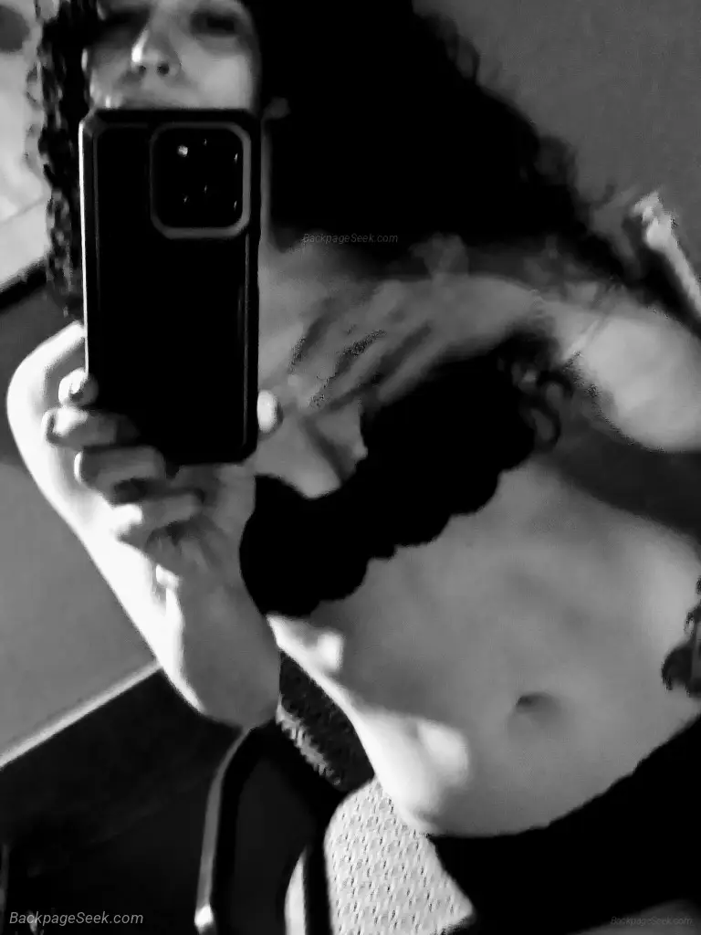 Sexy sultry petite and submissive in Detroit – Women Seeking Men photo 3