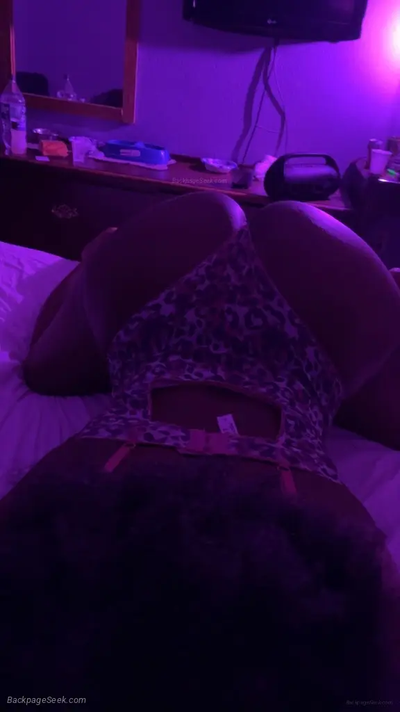 Relax and feel on my soft ass while I make you cum in Detroit – Women Seeking Men photo 5