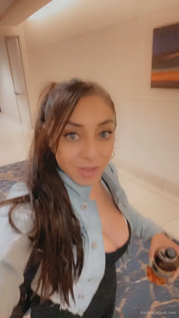 ( SPECIALS) Chaldean Cuban Hottie ReAdY To Be NaUgHtY