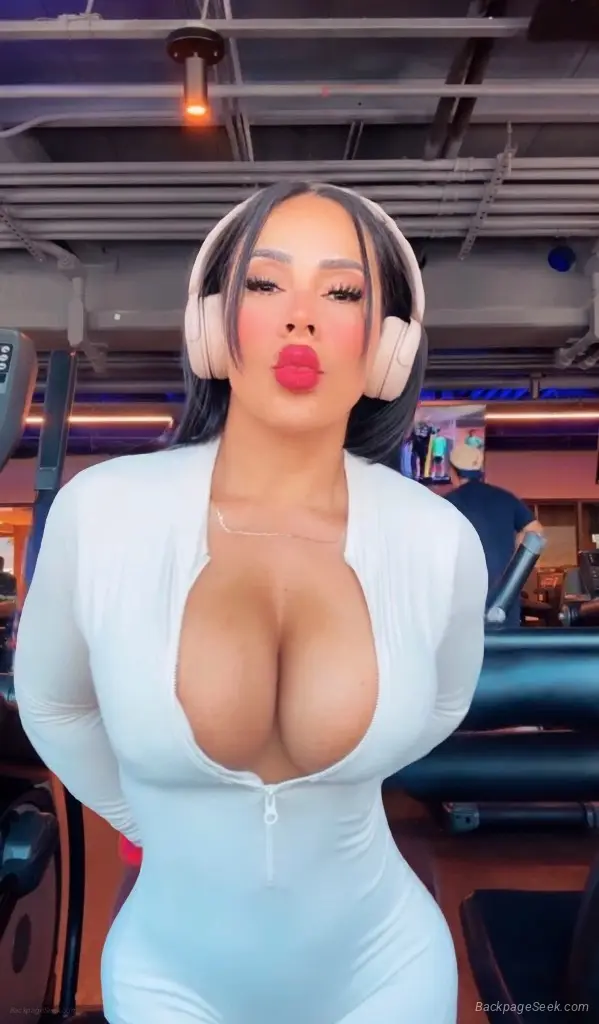 THIS IS DANIELA BACK IN TOWN AND AVAILABLE TODAY READ FULL A... in Detroit – Women Seeking Men photo 2