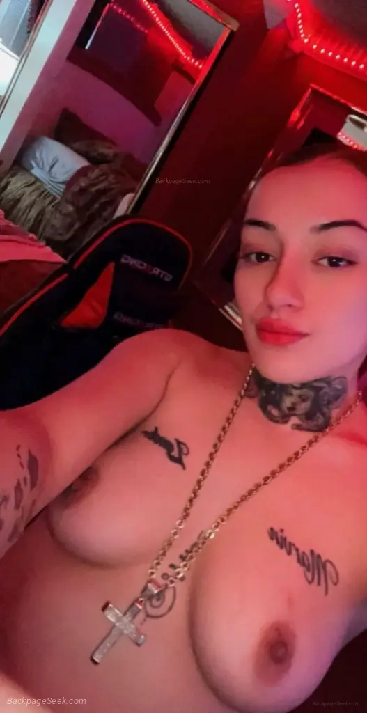 SMALL & PETITE LATINA FREAK INCALL