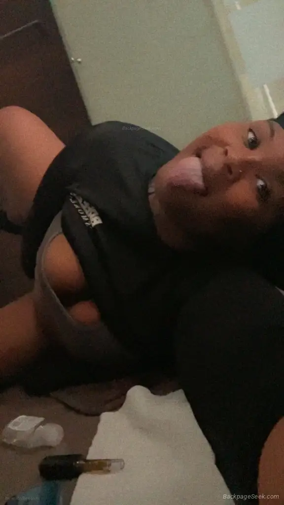 Come get that wet n' slopyyyy INCALLS ONLY face time shows a... in Detroit – Women Seeking Men photo 2
