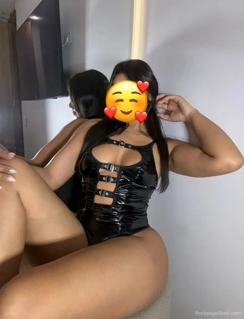 REAL HOT AND SEXY LATINA BABE REAL PICTURES