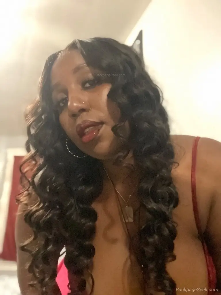 Big Busty Black Shemale Come sit on mama's lap