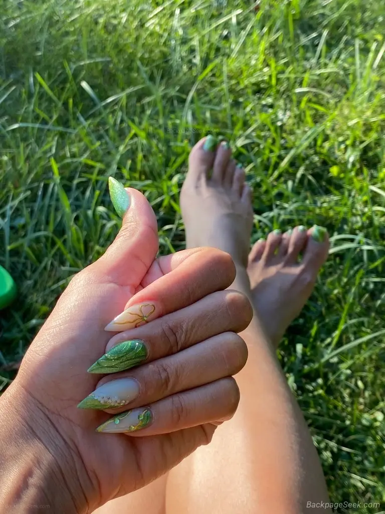 REDFORD AREA ASS SNIFFFOOT FETISH ONLY NO NUDITY NO SEX NO in Detroit – Women Seeking Men photo 6