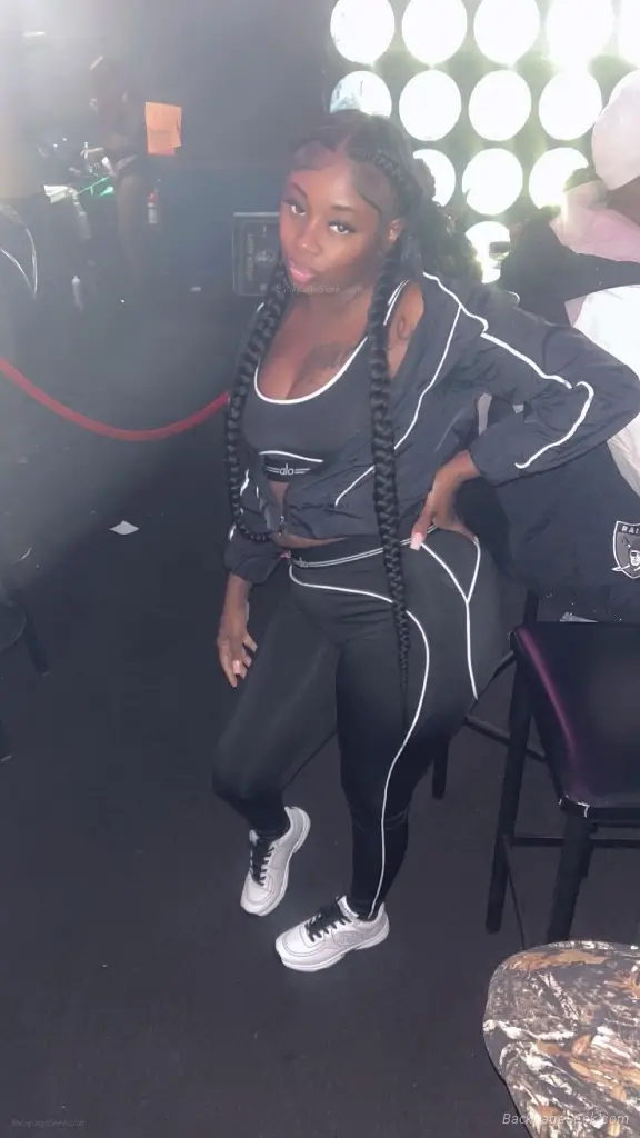 pretty chocolate THICK outcalls in Detroit – Women Seeking Men photo 5