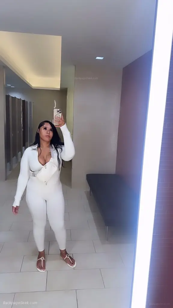THOSE ARE BOYS IN WIGS REAL GET MONEY BITCH YES IM TRANS BES... in Detroit – Women Seeking Men photo 2