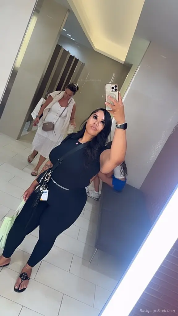 THOSE ARE BOYS IN WIGS REAL GET MONEY BITCH YES IM TRANS BES... in Detroit – Women Seeking Men photo 3