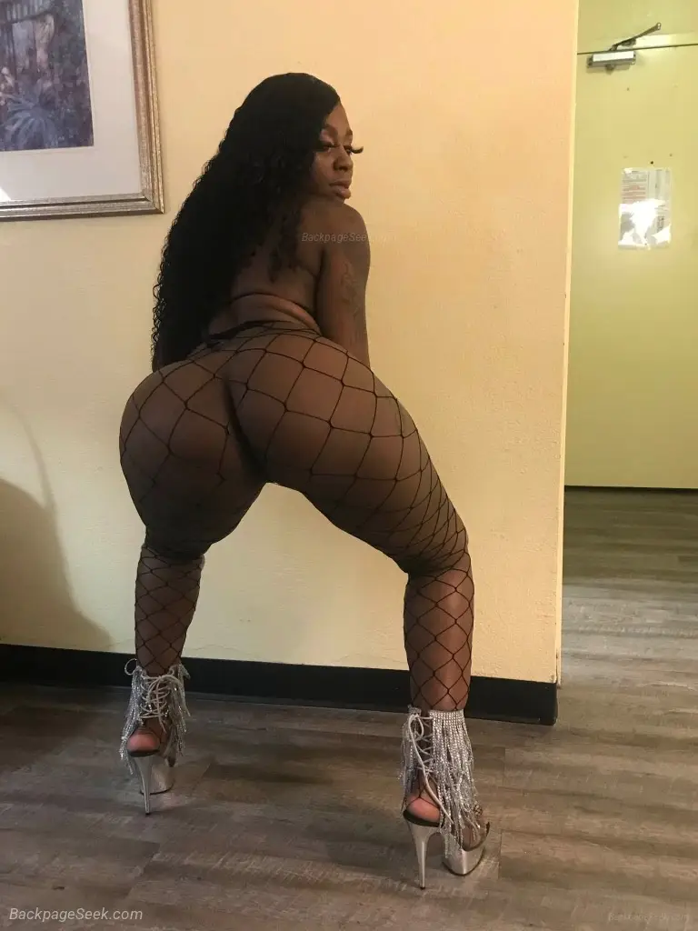 80 QV 100 SS 150 HH 2POPS 200 CASH ONLY INCALLY ONLY 6 MILE in Detroit – Women Seeking Men photo 3