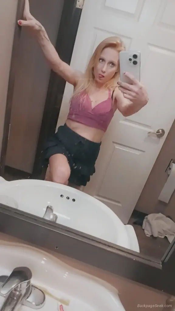 Blue-Eyed Blonde Outgoing Petite avaliable all night for in in Detroit – Women Seeking Men photo 2