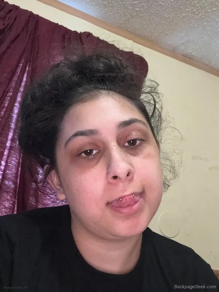 I'm available to brighten your day in Detroit – Women Seeking Men photo 2