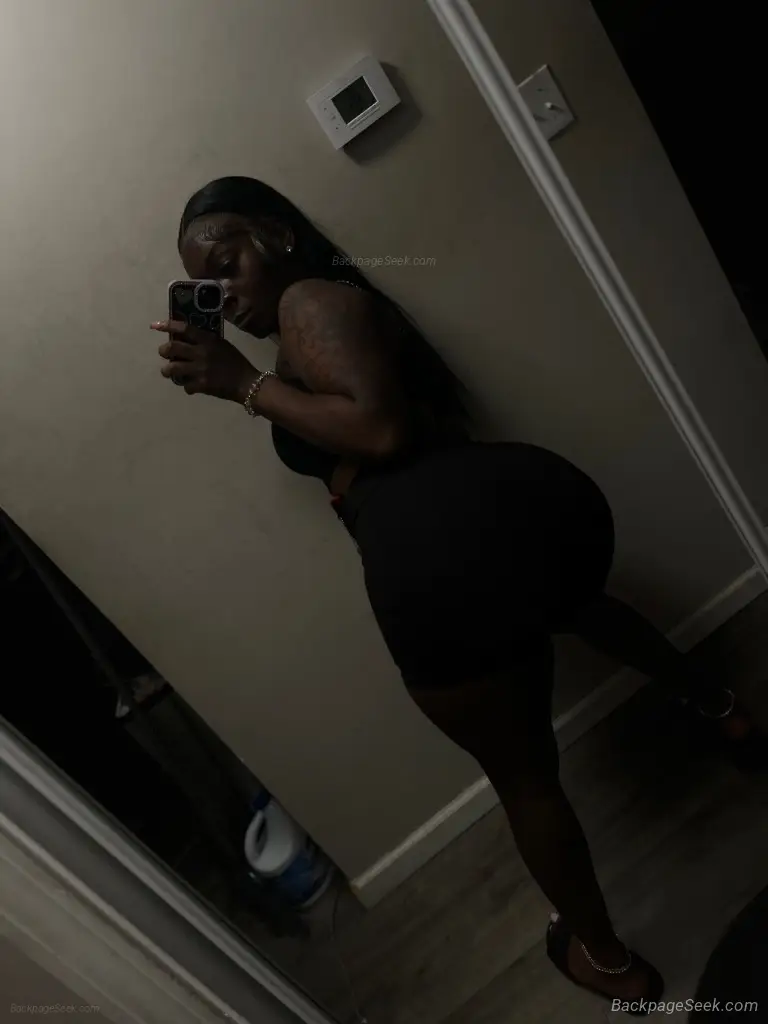 let me be your girl older man big or skinny lets have fun Gr... in Detroit – Women Seeking Men photo 2