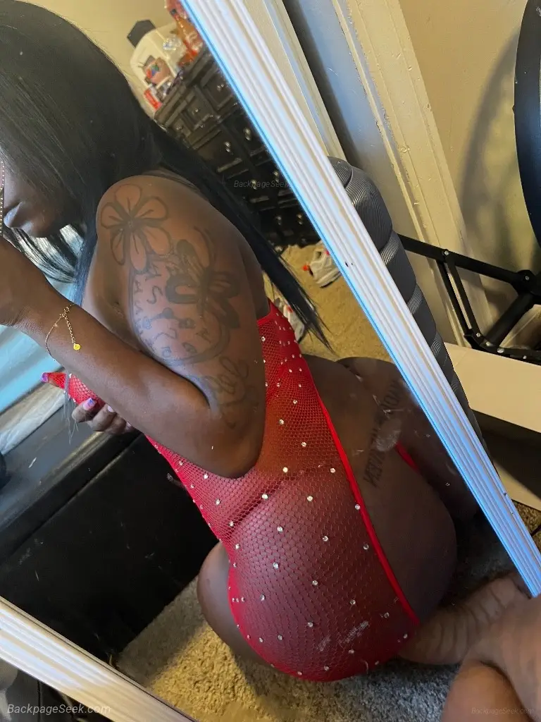 let me be your girl older man big or skinny lets have fun Gr... in Detroit – Women Seeking Men photo 5