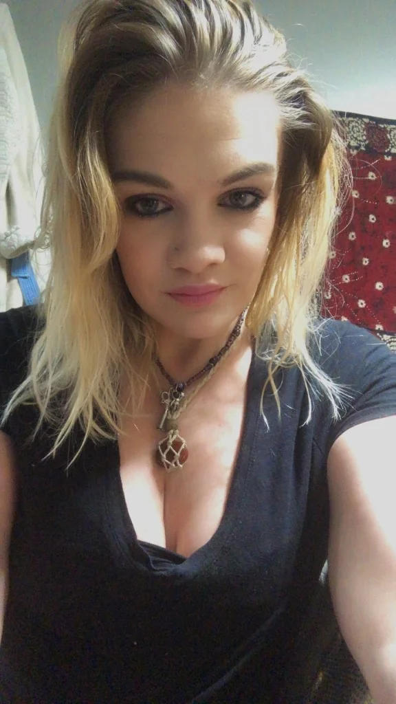 Sir I m going to need you to step away from the bar You re m... in Edmonton – Women Seeking Men photo 5