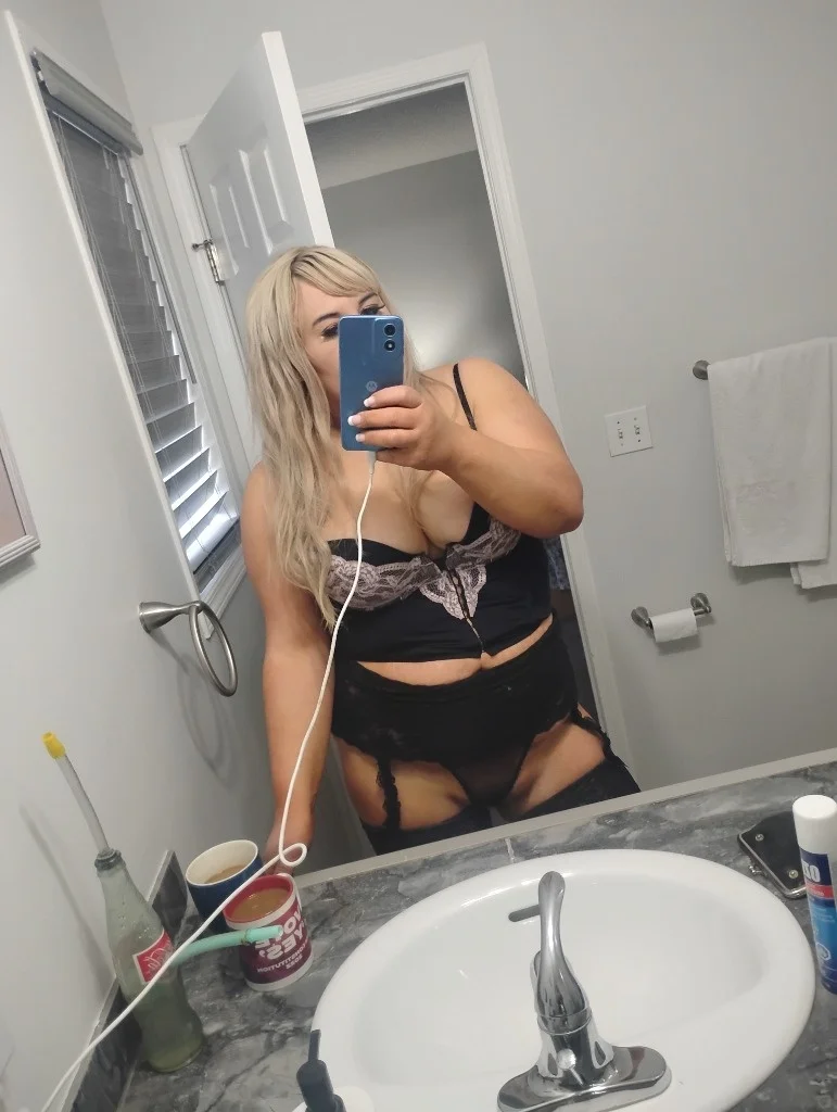 Down on my knees looking up saying please in Edmonton – Women Seeking Men photo 5