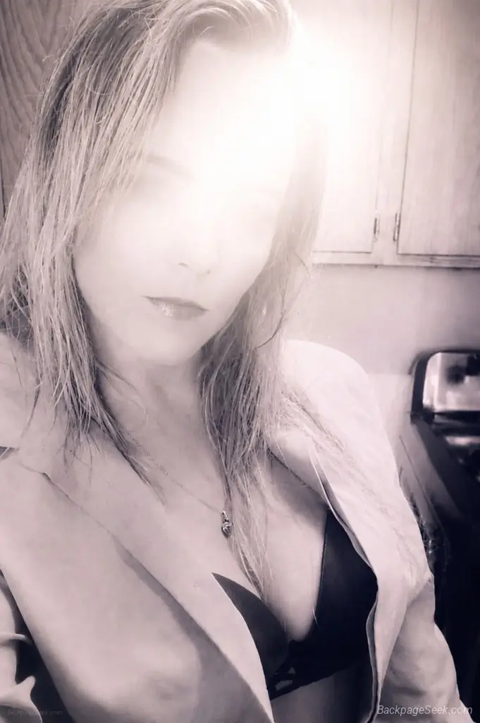 Dynamite comes in small packages in Edmonton – Women Seeking Men photo 3