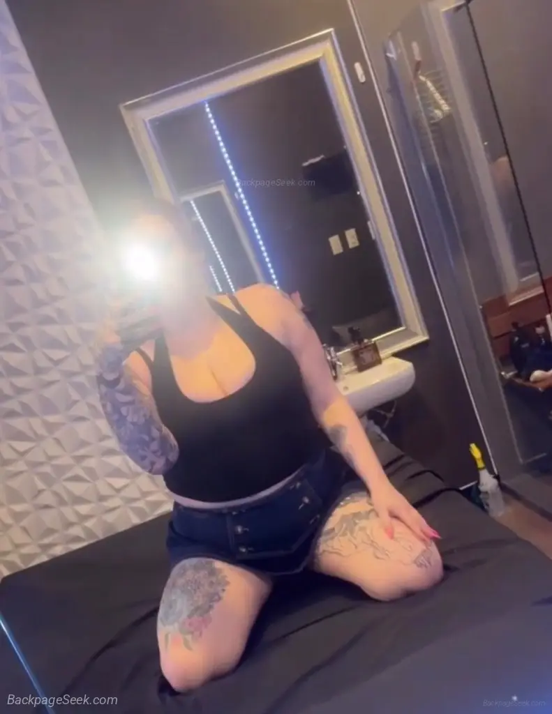 the BACK SHOT view you wont forget CHUBBY TATTED RED HEAD in Edmonton – Women Seeking Men photo 2