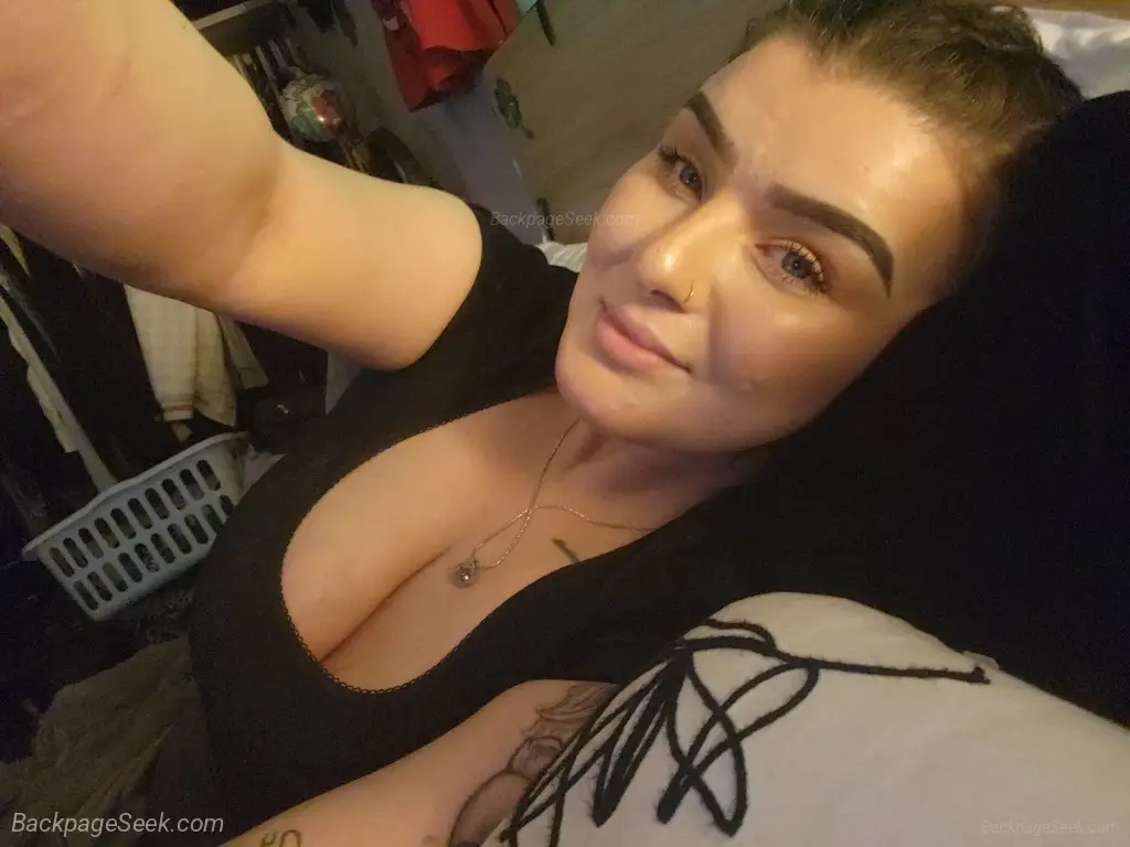 I look best without any clothes on in Edmonton – Women Seeking Men photo 4