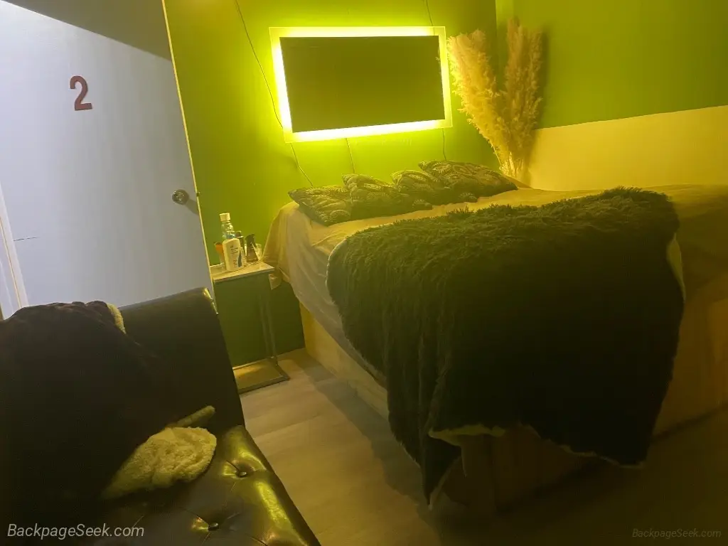 HIRING FOR LOTS OF SHIFTS - TNT WEST NORTH LUX if your seeki... in Edmonton – Women Seeking Men photo 3