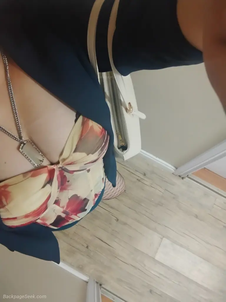 Sexy Yummy Come Get Lost In My Tight Warm Embrace You Wont P... in Edmonton – Women Seeking Men photo 3