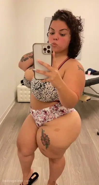 Short ,Plump sexy escort cubby Girl Come Play with this yummy Pussy while