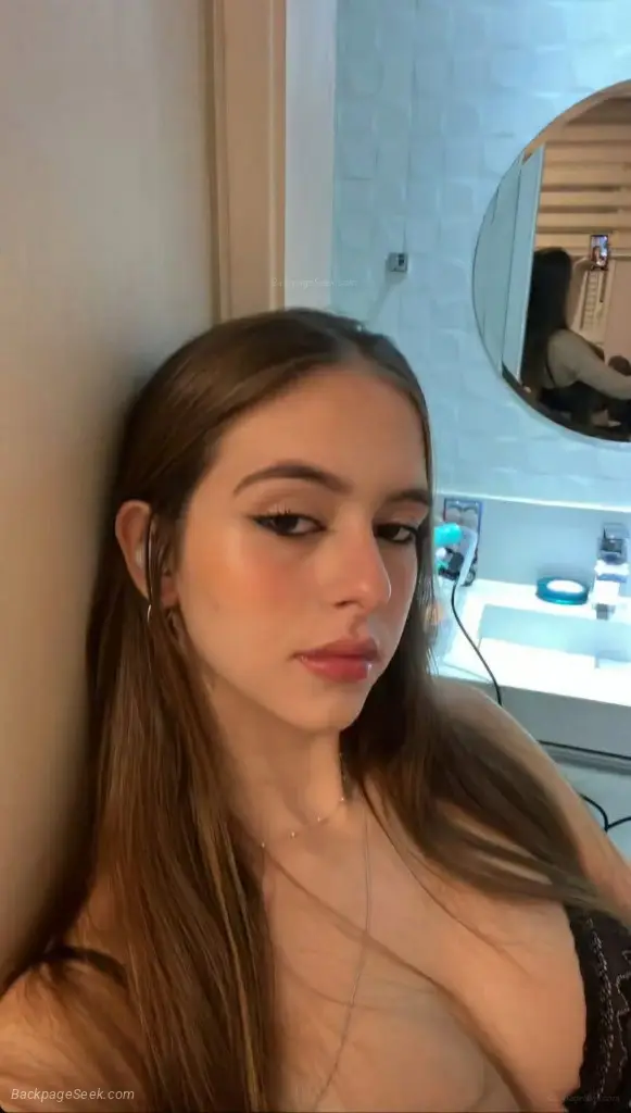 Hello love I am a very hot white that I am going to make you very happy,