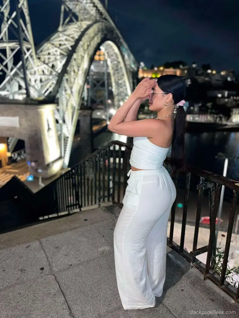 LINDA COQUETA Y TRAGONA