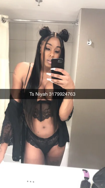 Sexy sensual HUNG Transsexual in Fort Worth - Women Seeking Men