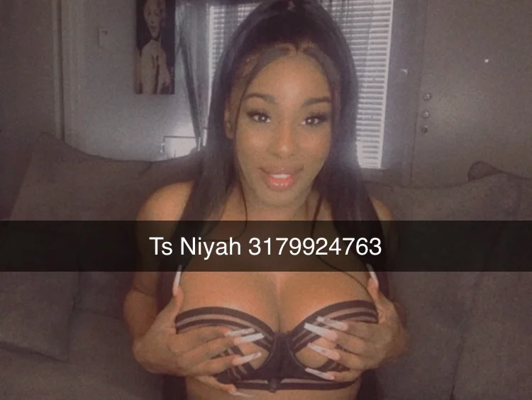 Sexy sensual HUNG Transsexual in Fort Worth - Women Seeking Men photo 4