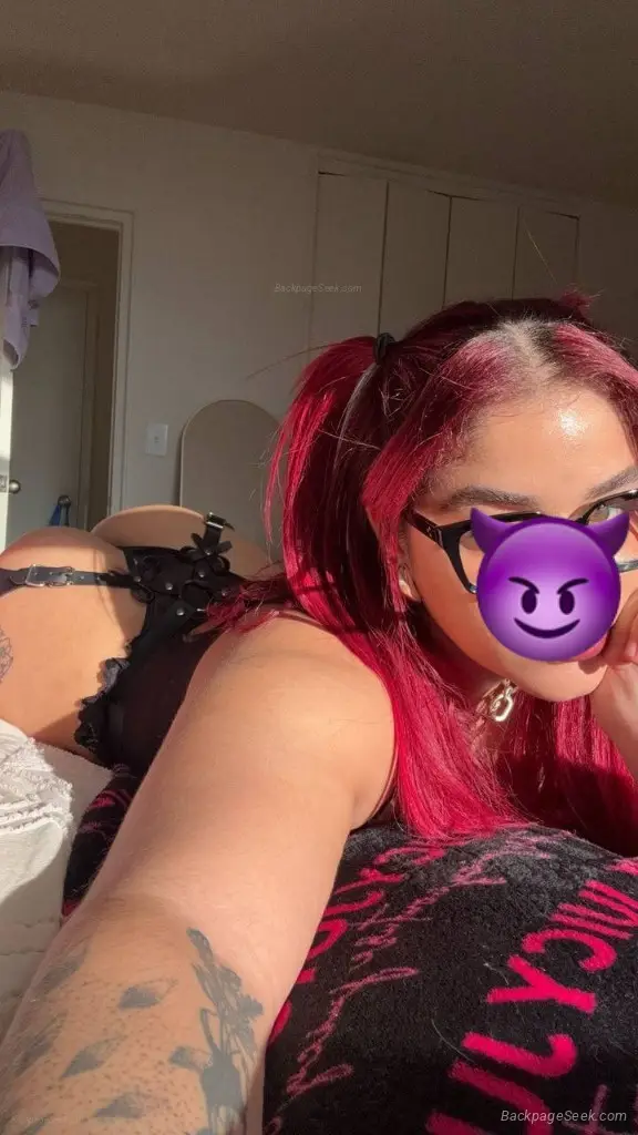 Hi daddy, I'm available for you to have a good time.