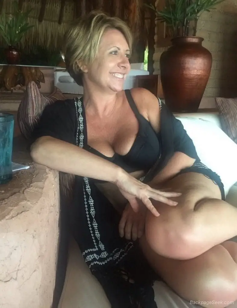 Available Now Incall/outcall 40 years old mOm Specials $80 Qv $100 Hh