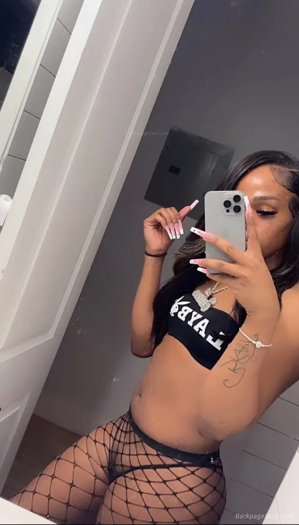 NAEE SILM THICK ASS COME SEE ME DADDAY