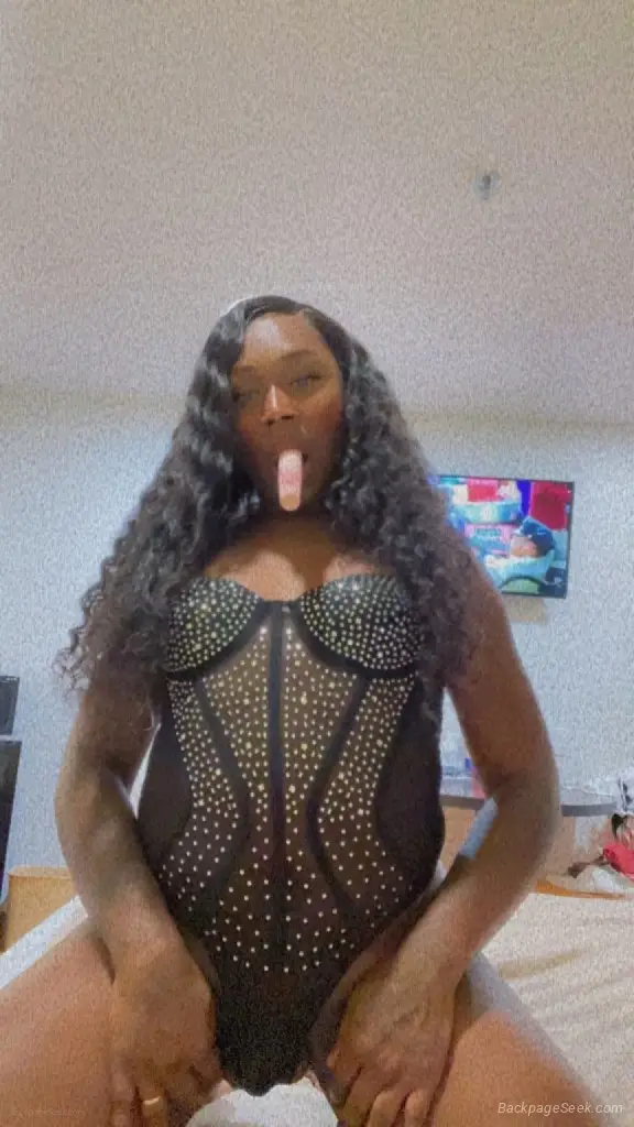 i Got a ROOM BIG DICK TRANNY Good head in Fresno – Women Seeking Men photo 3
