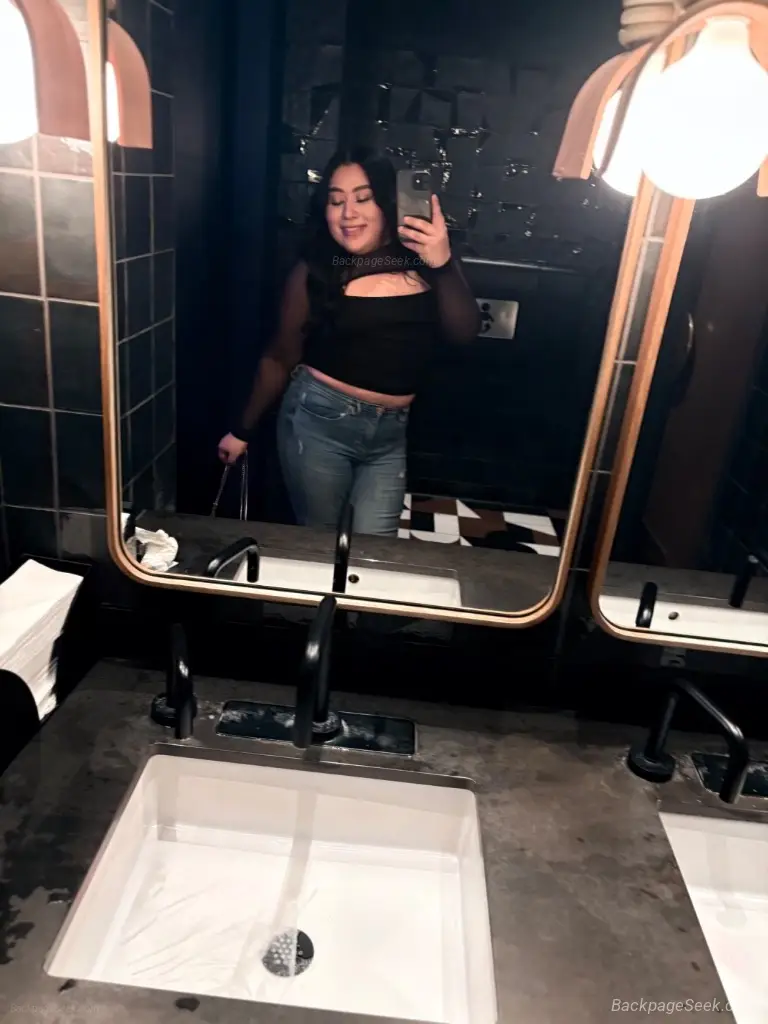 so pretty short curvy old page got hacked message me if you... in Fresno – Women Seeking Men photo 3