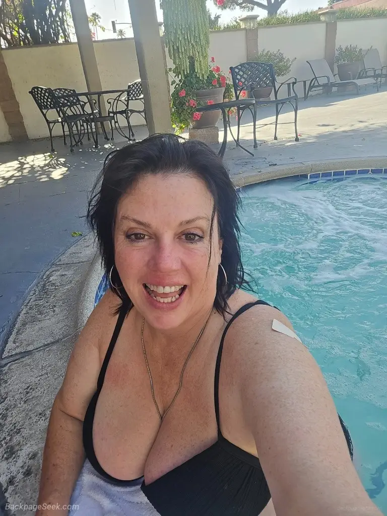Erotic Full Figured Passionate Milf Cougar I want you in Fresno – Women Seeking Men photo 4