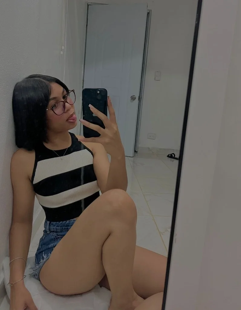 sexy latina disponible para ti