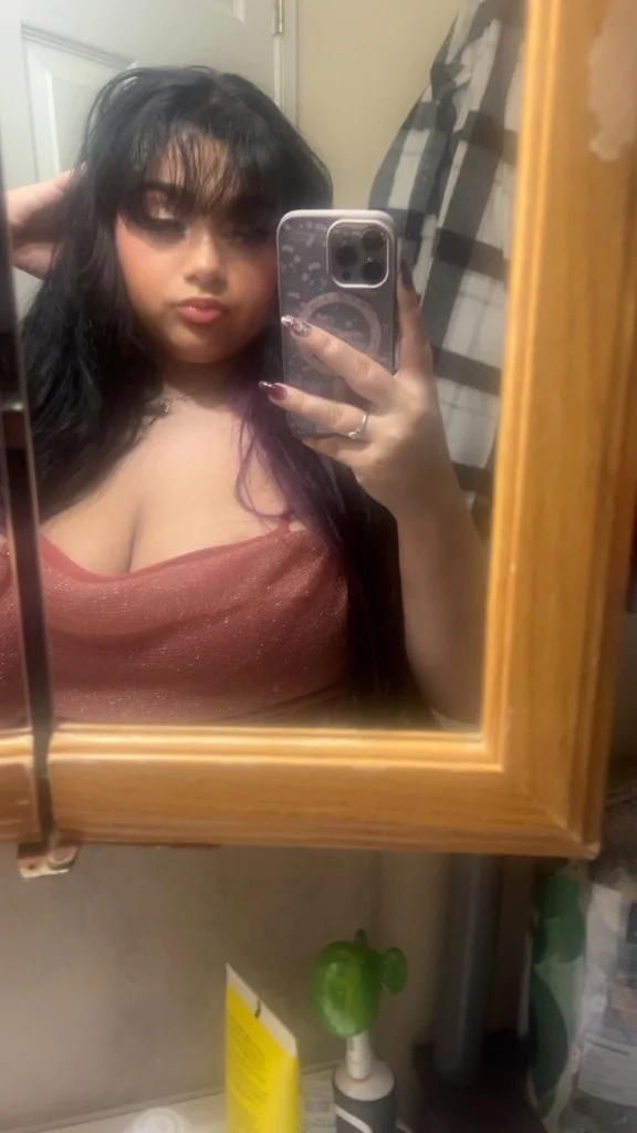 I m open-minded easy to talk to and love meeting interesting... in Greensboro – Women Seeking Men photo 4